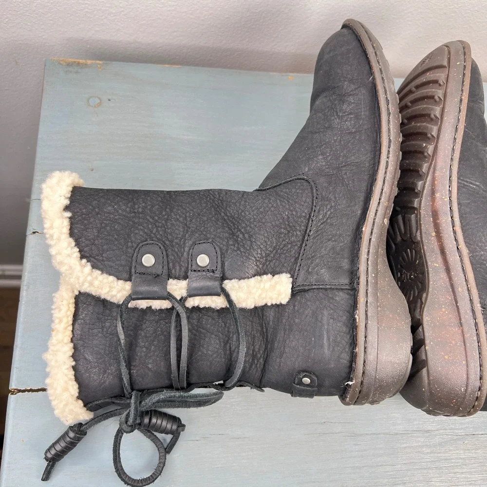UGG Simmens Black Leather Shearling Lined Winter Boots 1007760 Womens 8